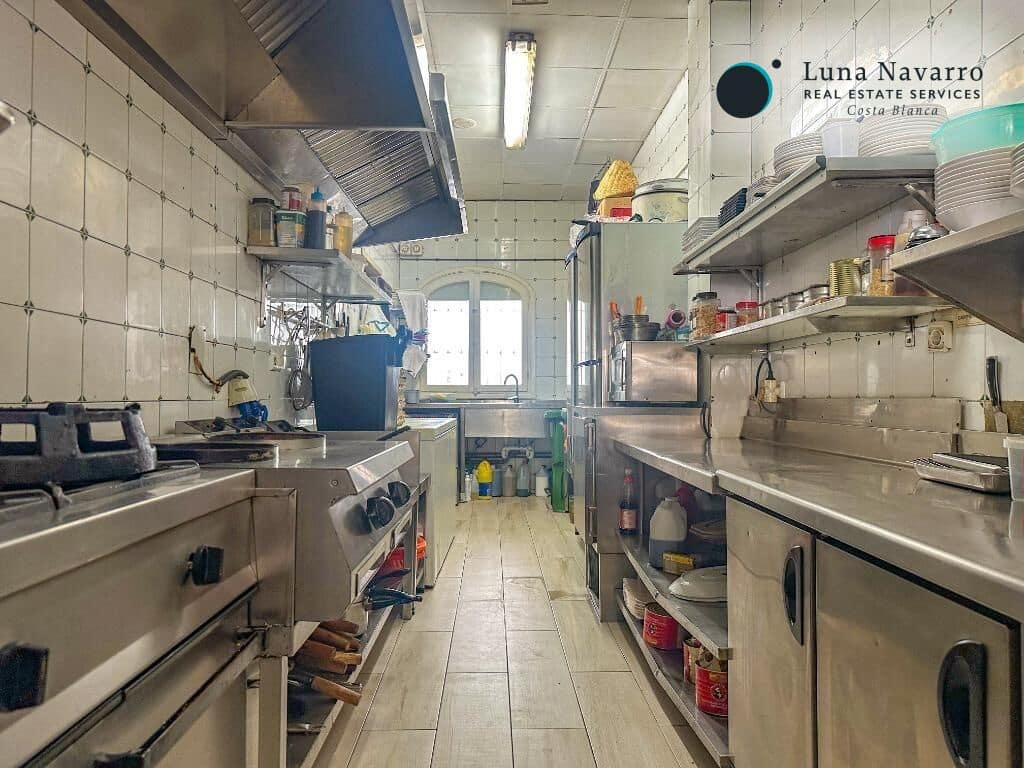 Commercial for rent in Altea - € 1,600 (Ref: 8458065)