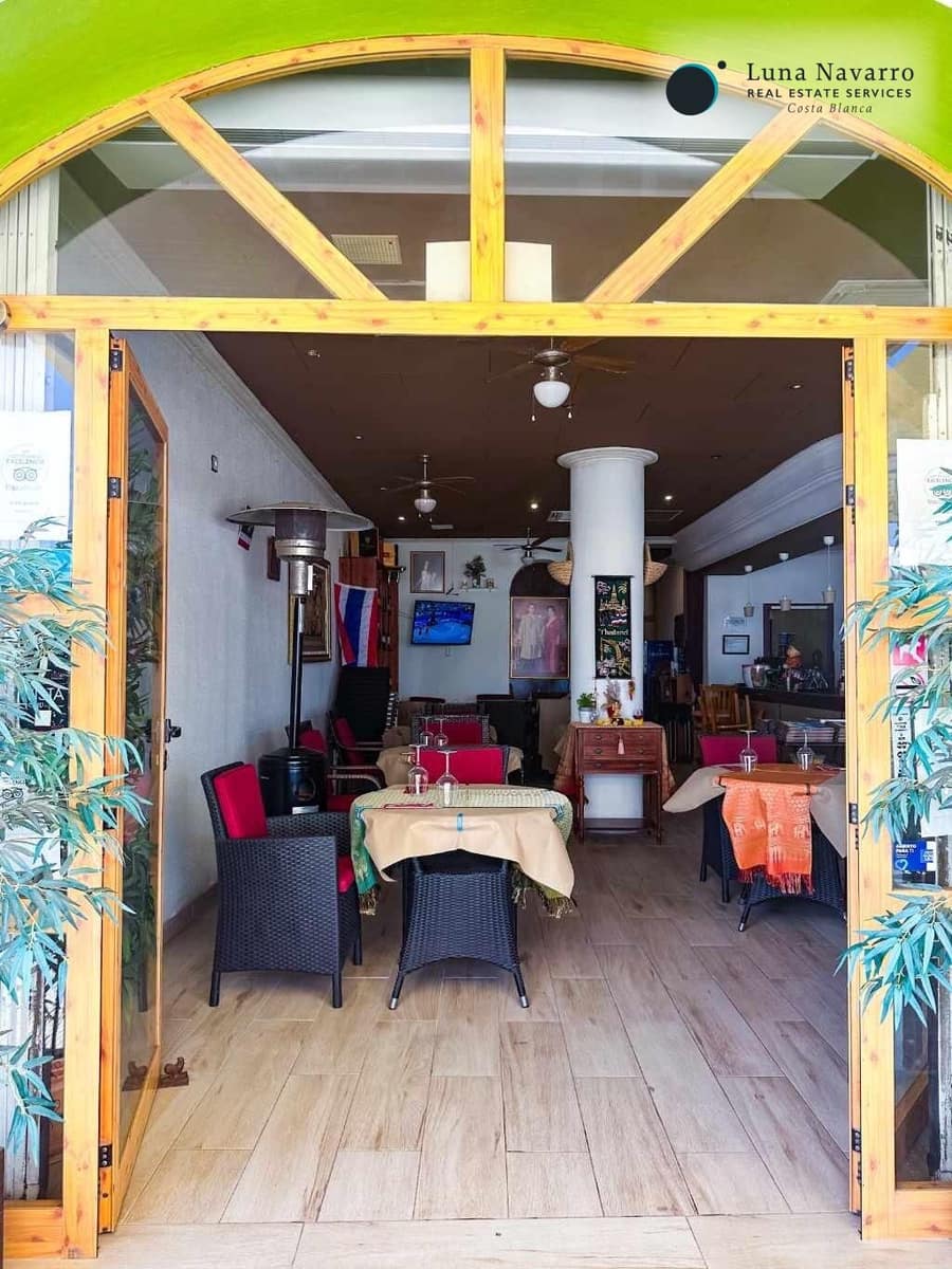 Commercial for rent in Altea - € 1,600 (Ref: 8458065)