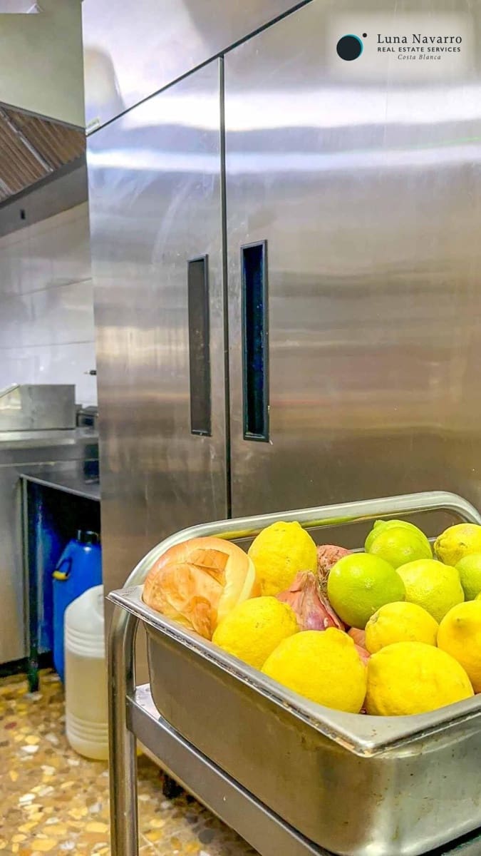 Commercial for rent in Altea - € 1,200 (Ref: 8529779)