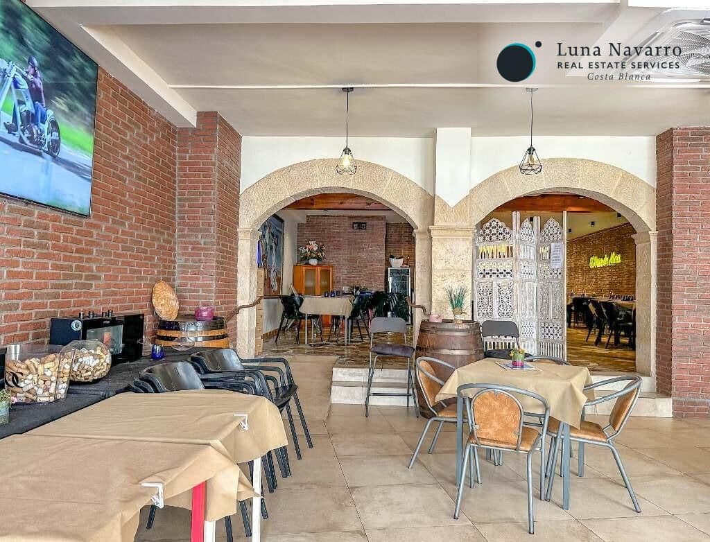 Commercial for rent in Altea - € 1,200 (Ref: 8529779)