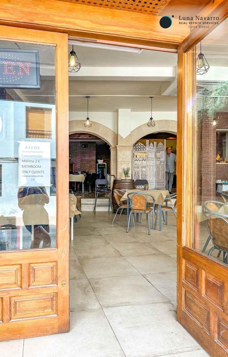 Commercial for rent in Altea - € 1,200 (Ref: 8529779)