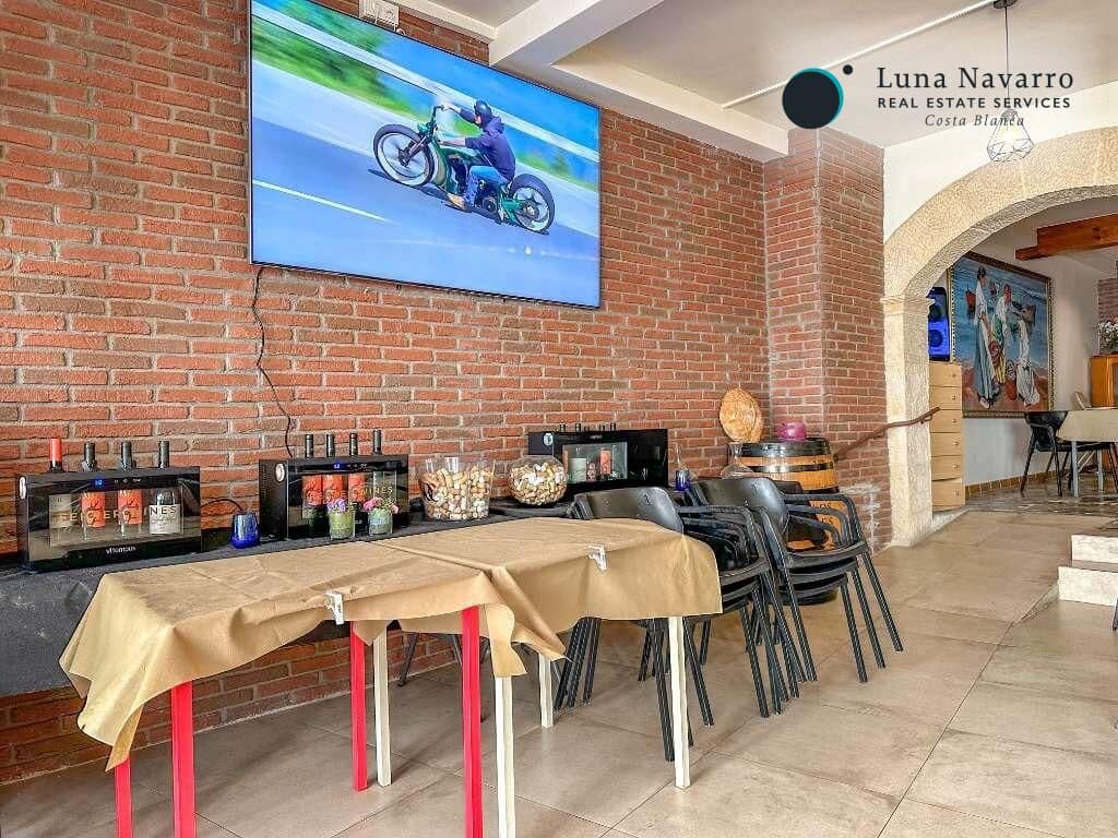 Commercial for rent in Altea - € 1,200 (Ref: 8529779)