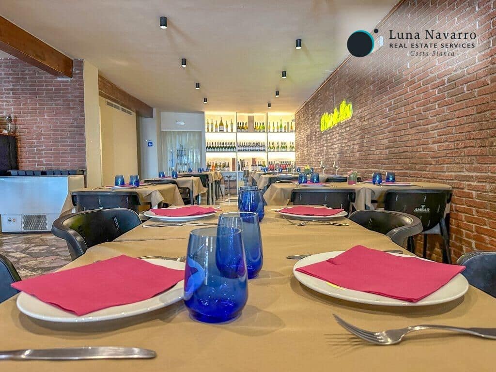 Commercial for rent in Altea - € 1,200 (Ref: 8529779)