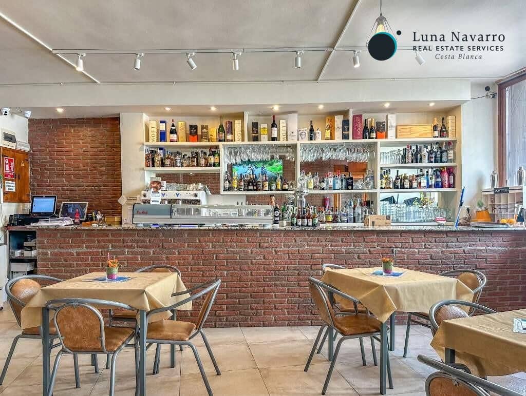 Commercial for rent in Altea - € 1,200 (Ref: 8529779)