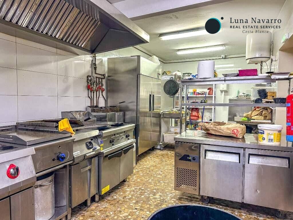 Commercial for rent in Altea - € 1,200 (Ref: 8529779)