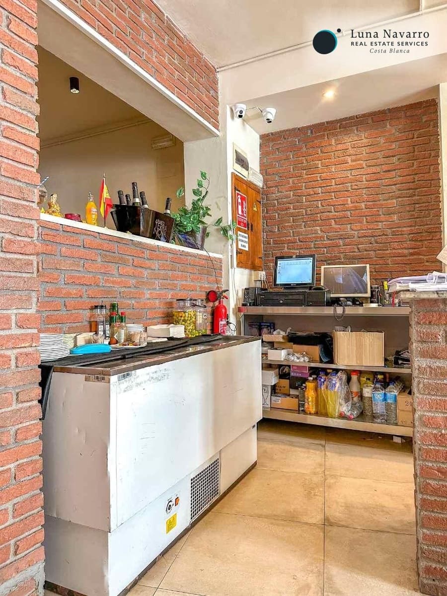 Commercial for rent in Altea - € 1,200 (Ref: 8529779)