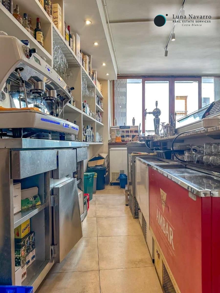 Commercial for rent in Altea - € 1,200 (Ref: 8529779)