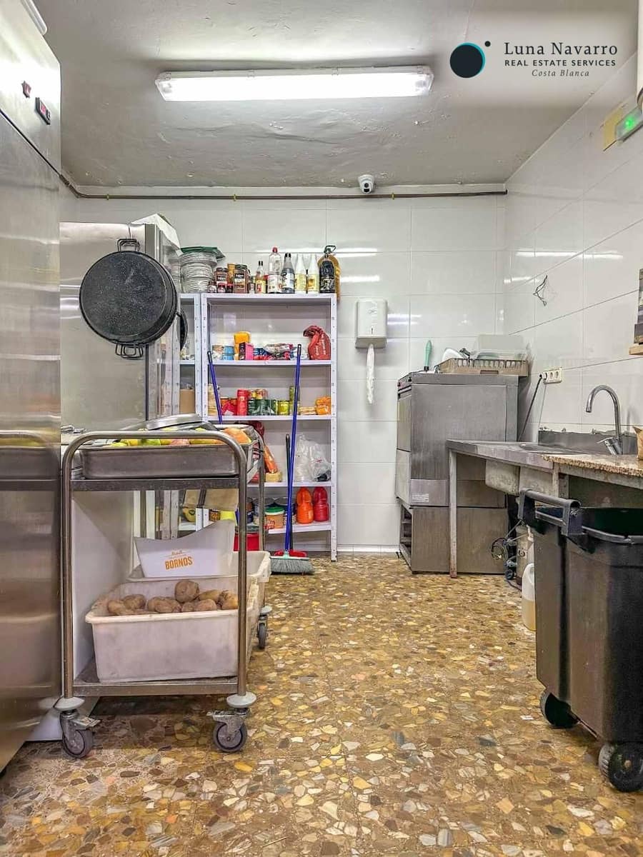 Commercial for rent in Altea - € 1,200 (Ref: 8529779)