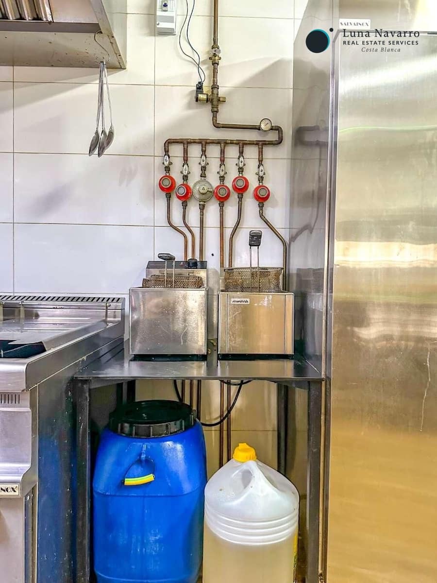 Commercial for rent in Altea - € 1,200 (Ref: 8529779)