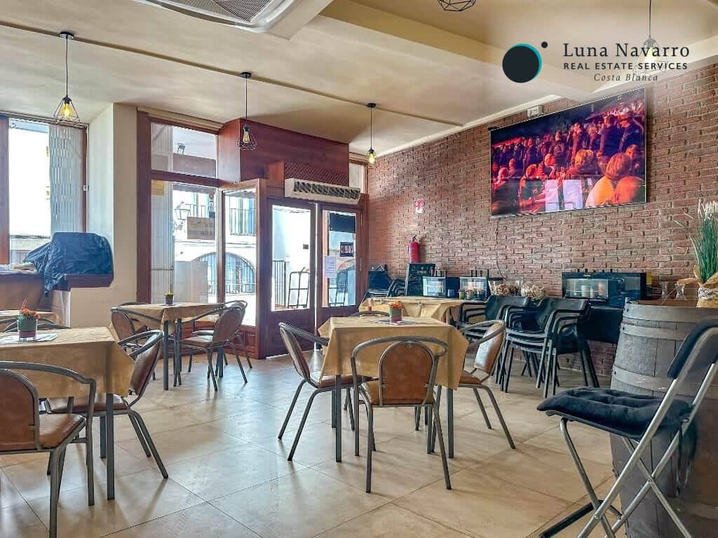 Commercial for rent in Altea - € 1,200 (Ref: 8529779)