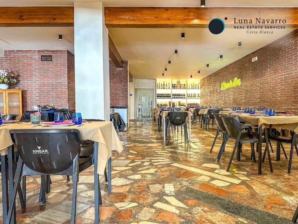 Commercial for rent in Altea - € 1,200 (Ref: 8529779)