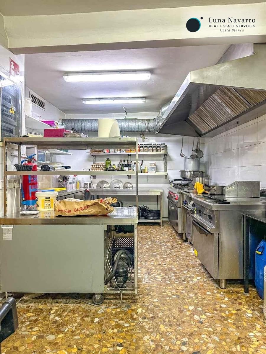 Commercial for rent in Altea - € 1,200 (Ref: 8529779)