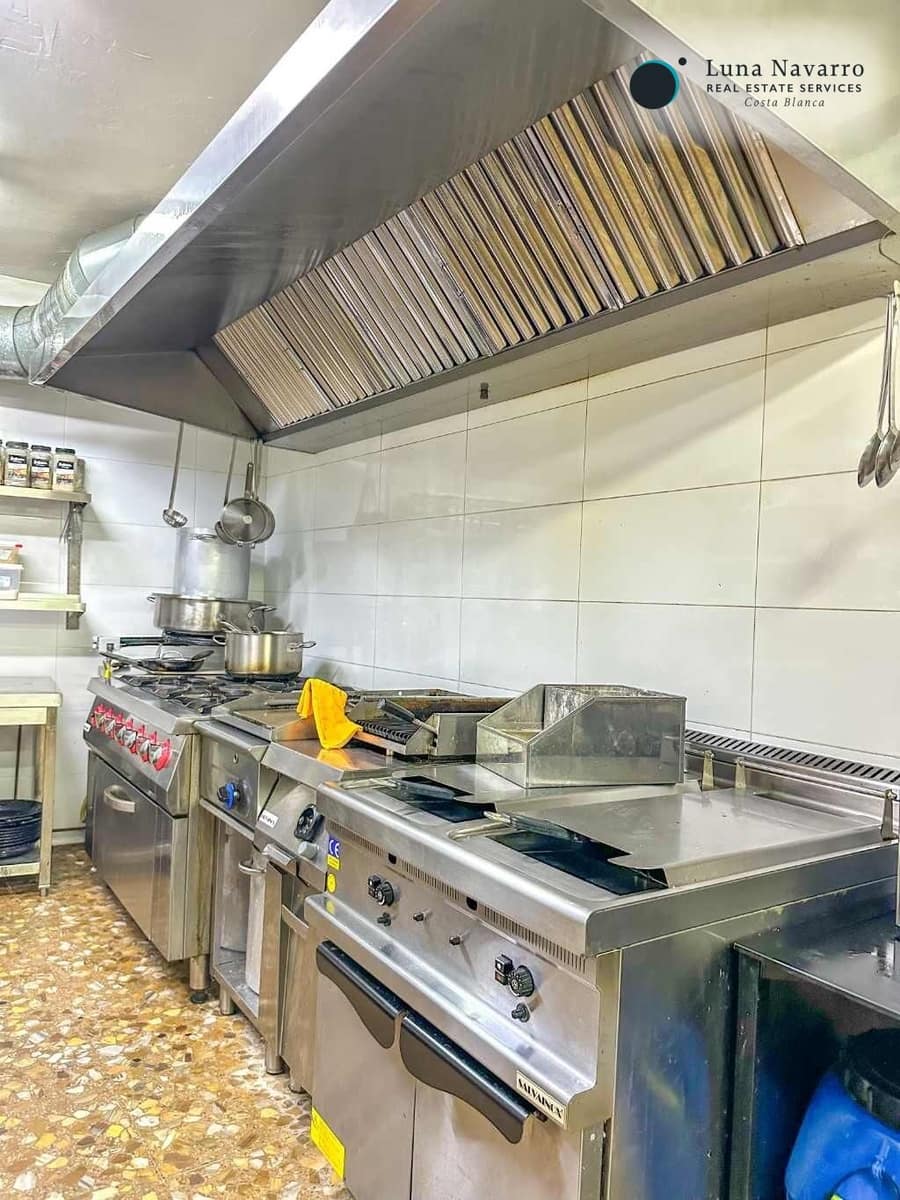 Commercial for rent in Altea - € 1,200 (Ref: 8529779)