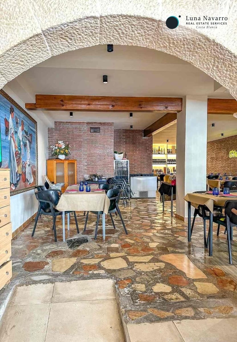 Commercial for rent in Altea - € 1,200 (Ref: 8529779)