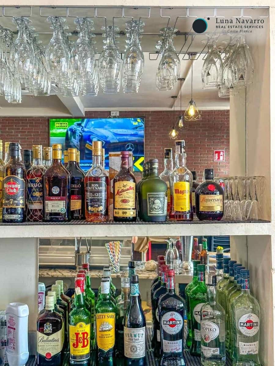 Commercial for rent in Altea - € 1,200 (Ref: 8529779)