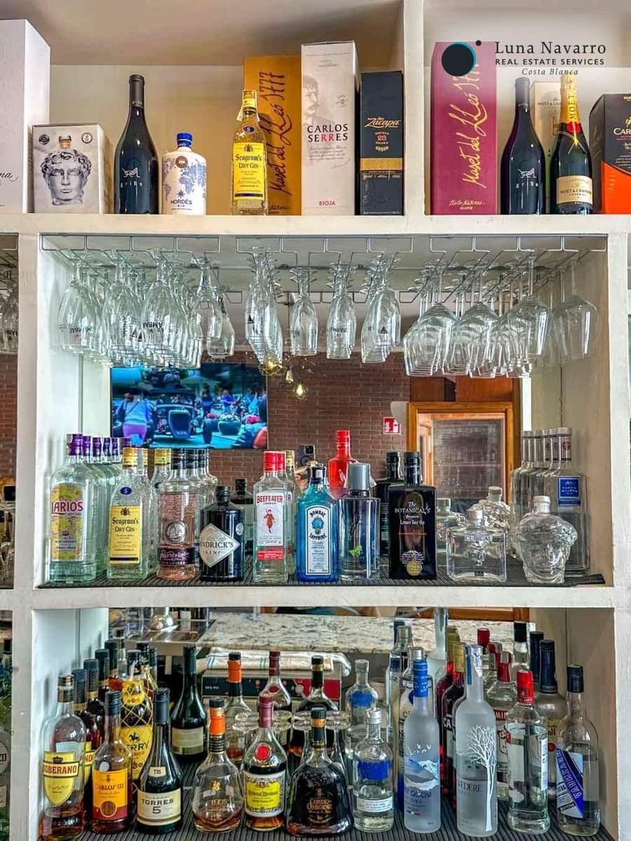 Commercial for rent in Altea - € 1,200 (Ref: 8529779)