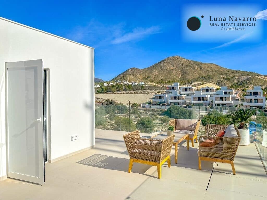 Chalet de 3 habitaciones en Finestrat en venta con piscina garaje - 549.000 € (Ref: 8666497)