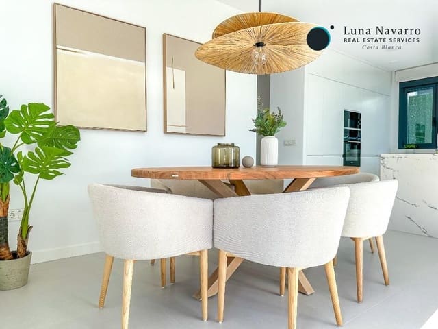 Chalet de 3 habitaciones en Finestrat en venta con piscina garaje - 549.000 € (Ref: 8666497)