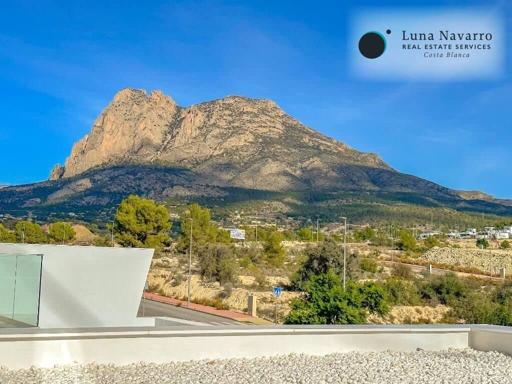 Chalet de 3 habitaciones en Finestrat en venta con piscina garaje - 549.000 € (Ref: 8666497)