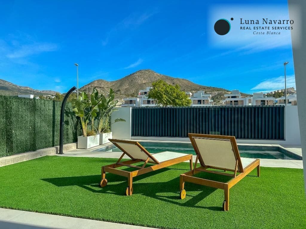 Chalet de 3 habitaciones en Finestrat en venta con piscina garaje - 549.000 € (Ref: 8666497)