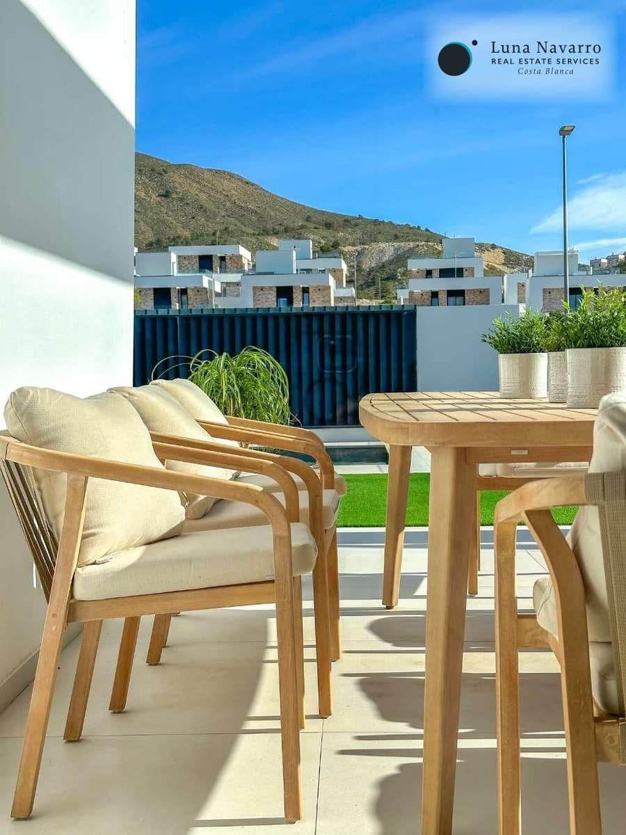 Chalet de 3 habitaciones en Finestrat en venta con piscina garaje - 549.000 € (Ref: 8666497)