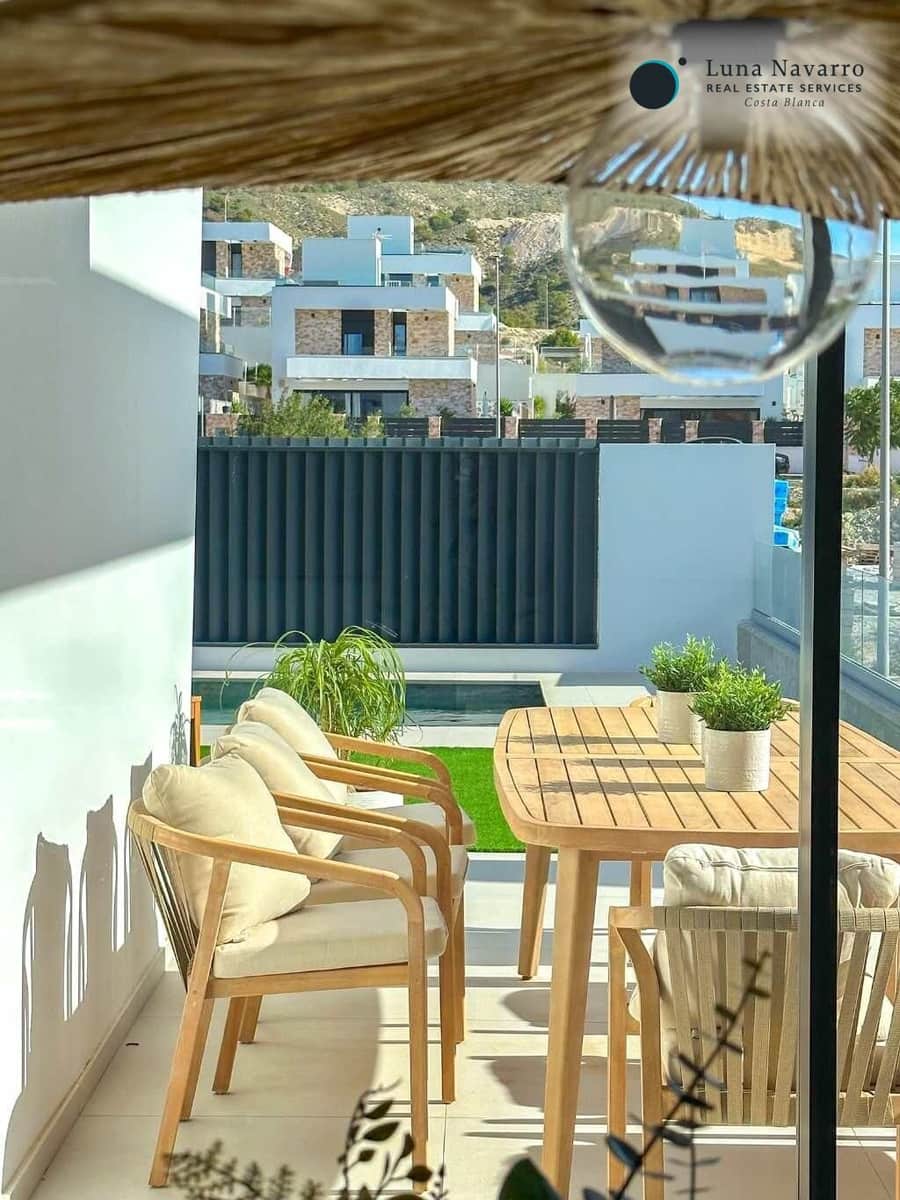 Chalet de 3 habitaciones en Finestrat en venta con piscina garaje - 549.000 € (Ref: 8666497)