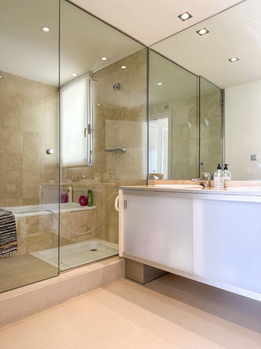 4 bedroom Villa for sale in Altea with pool - € 1,250,000 (Ref: 9730765)