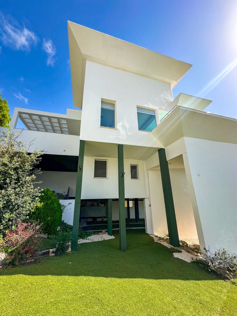 4 bedroom Villa for sale in Altea with pool - € 1,250,000 (Ref: 9730765)