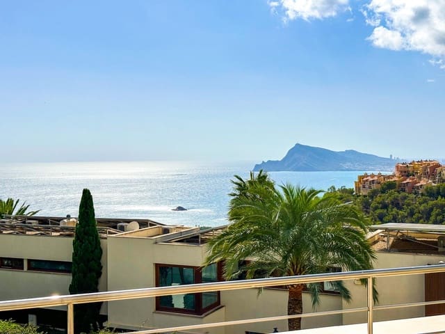 4 bedroom Villa for sale in Altea with pool - € 1,250,000 (Ref: 9730765)