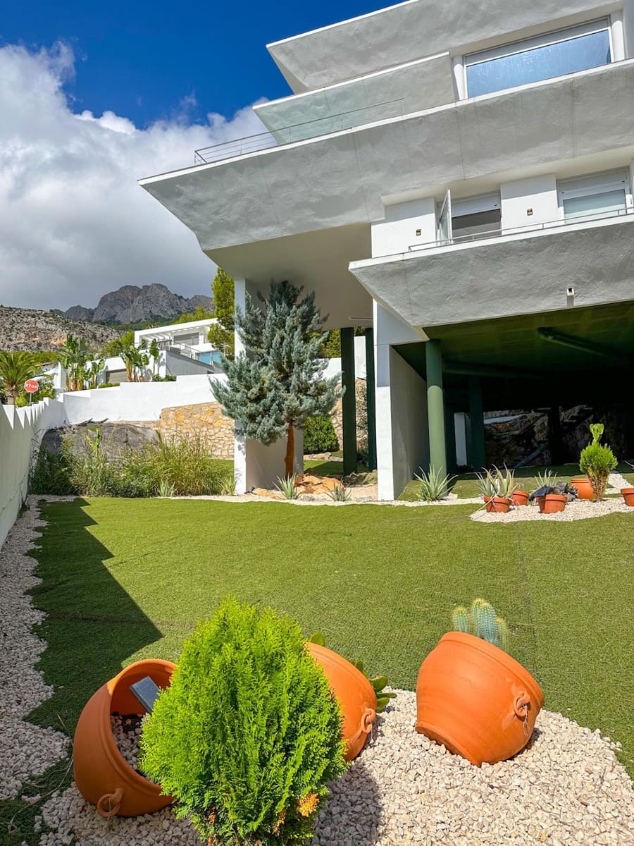 4 bedroom Villa for sale in Altea with pool - € 1,250,000 (Ref: 9730765)