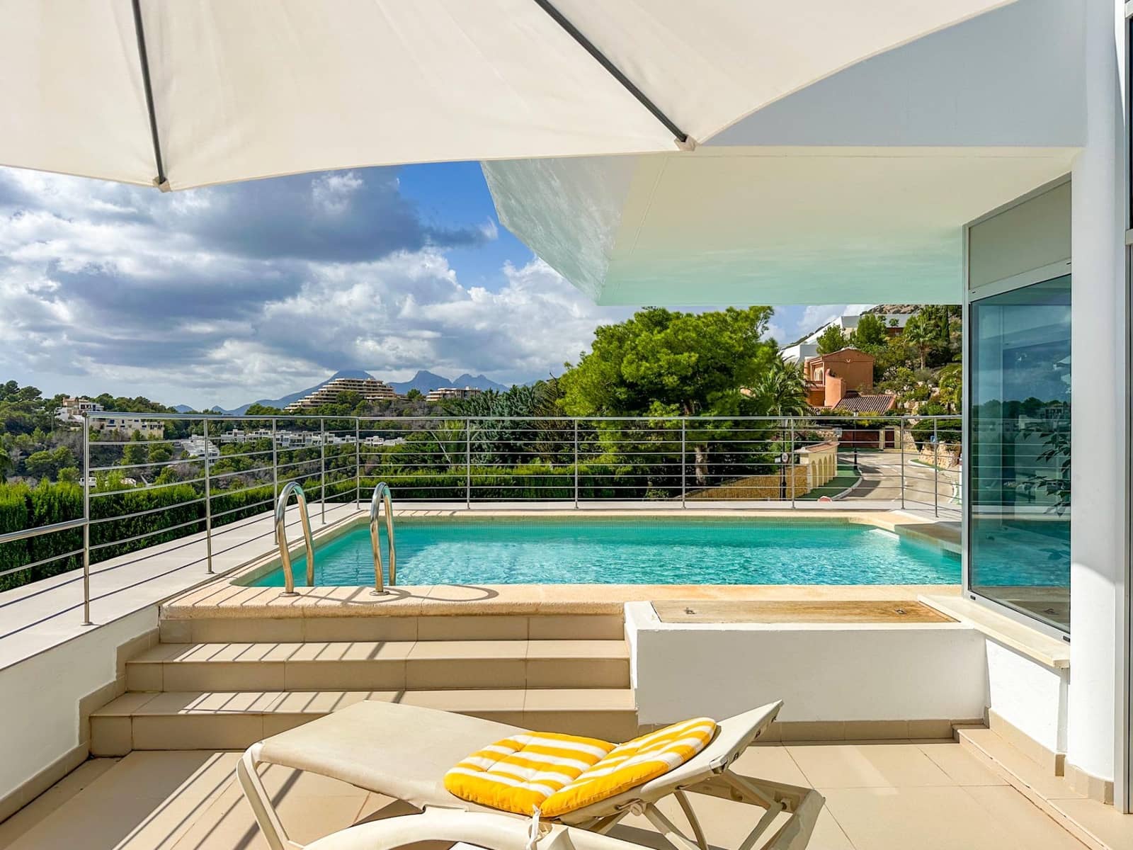 4 bedroom Villa for sale in Altea with pool - € 1,250,000 (Ref: 9730765)