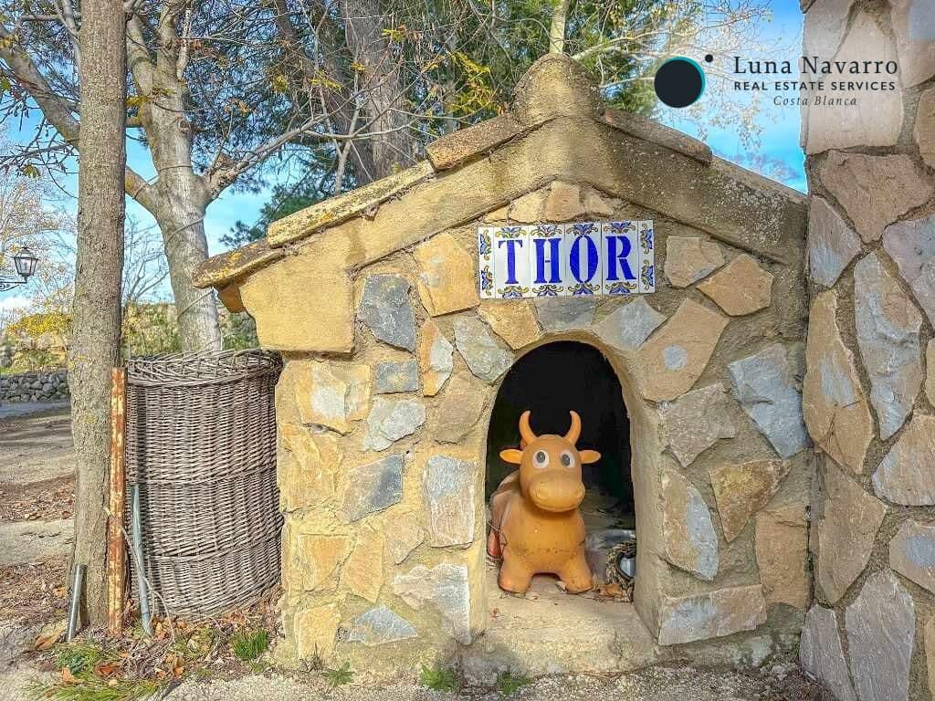 4 bedroom Finca/Country House for sale in Confrides with garage - € 230,000 (Ref: 9730769)