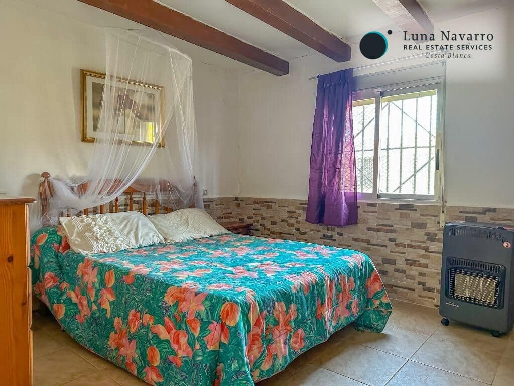 4 bedroom Finca/Country House for sale in Confrides with garage - € 230,000 (Ref: 9730769)