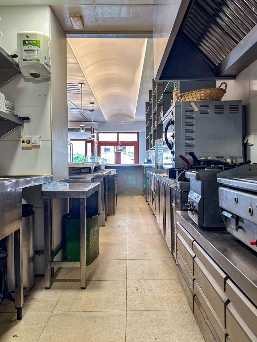 Business for sale in Altea - € 87,000 (Ref: 9831668)