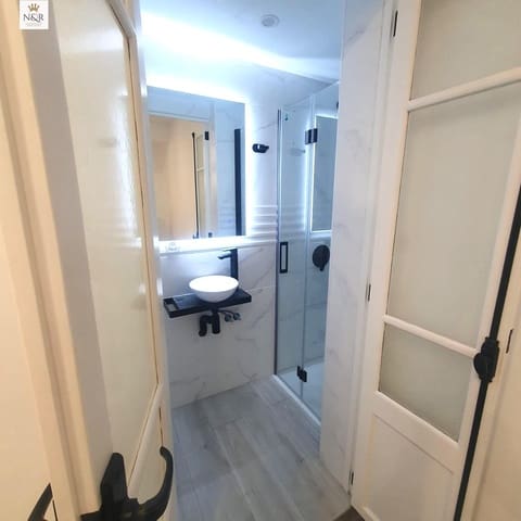 2 bedroom Flat for sale in Santa Catalina, Palma de Mallorca - € 469,000 (Ref: 9936762)