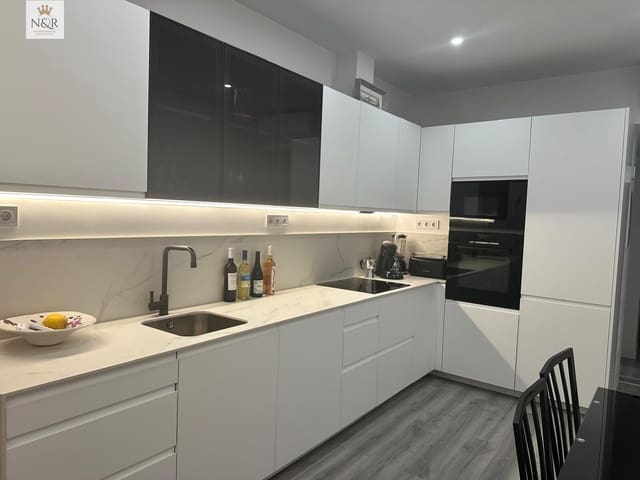 2 bedroom Flat for sale in Santa Catalina, Palma de Mallorca - € 469,000 (Ref: 9936762)