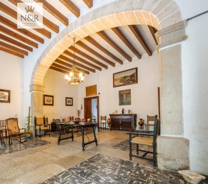6 bedroom Townhouse for sale in Binissalem with garage - € 1,200,000 (Ref: 9936767)