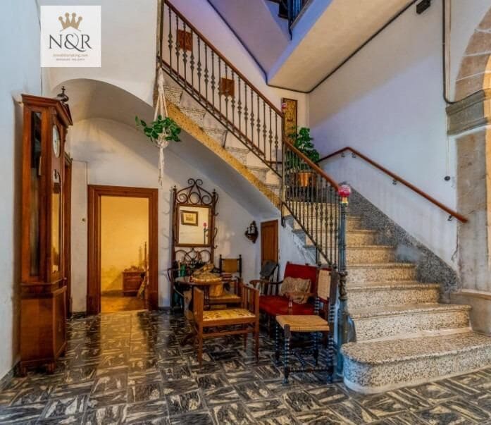 6 bedroom Townhouse for sale in Binissalem with garage - € 1,200,000 (Ref: 9936767)