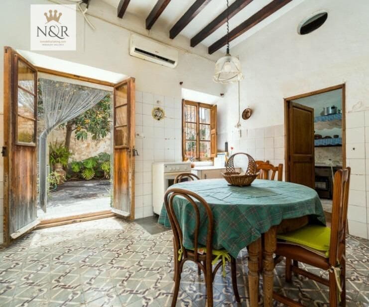 6 bedroom Townhouse for sale in Binissalem with garage - € 1,200,000 (Ref: 9936767)
