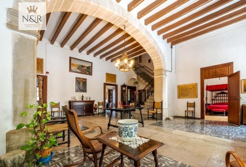 6 bedroom Townhouse for sale in Binissalem with garage - € 1,200,000 (Ref: 9936767)