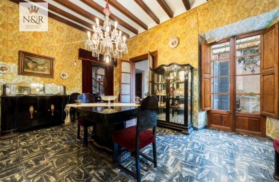 6 bedroom Townhouse for sale in Binissalem with garage - € 1,200,000 (Ref: 9936767)