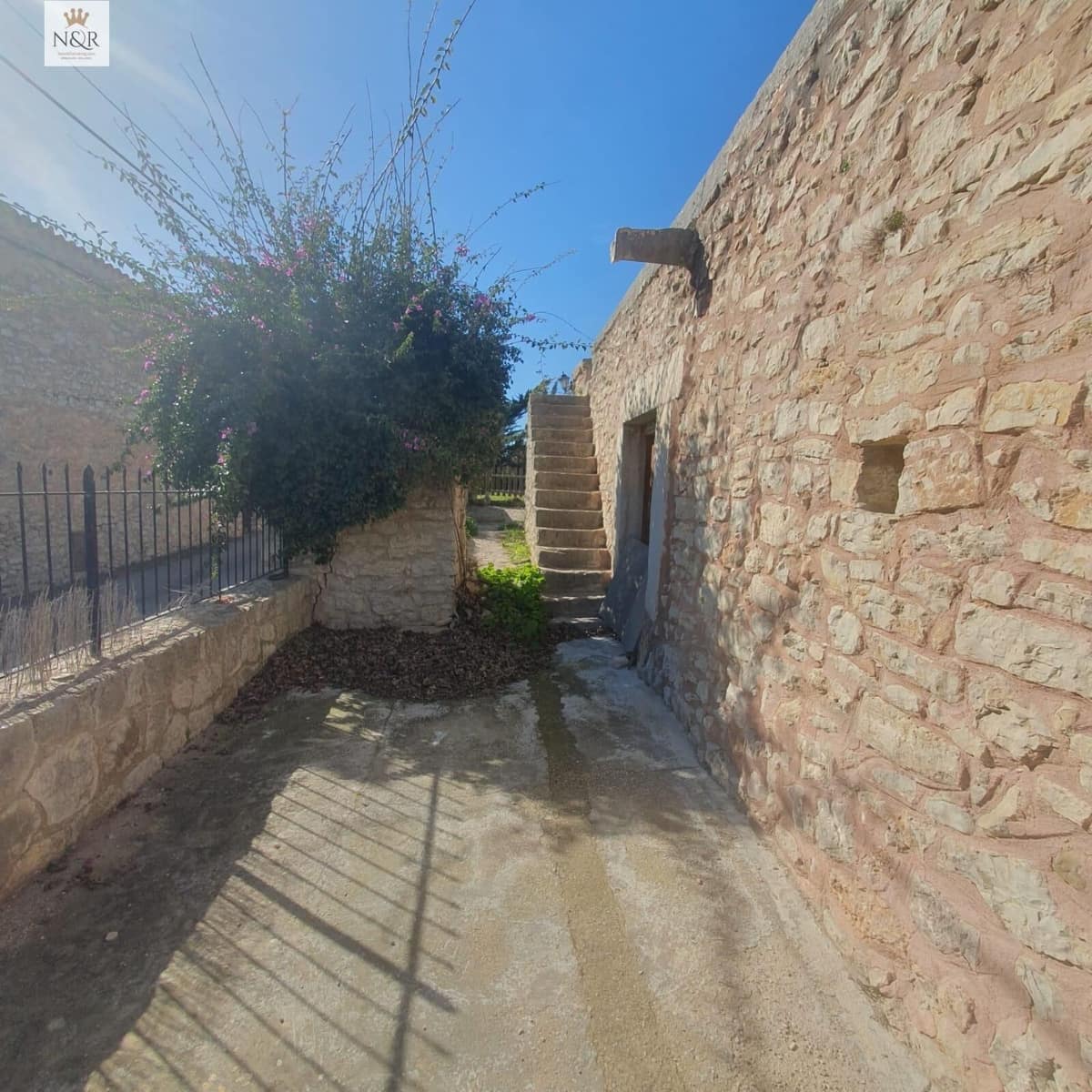 2 bedroom Finca/Country House for sale in Binissalem - € 745,000 (Ref: 9936787)