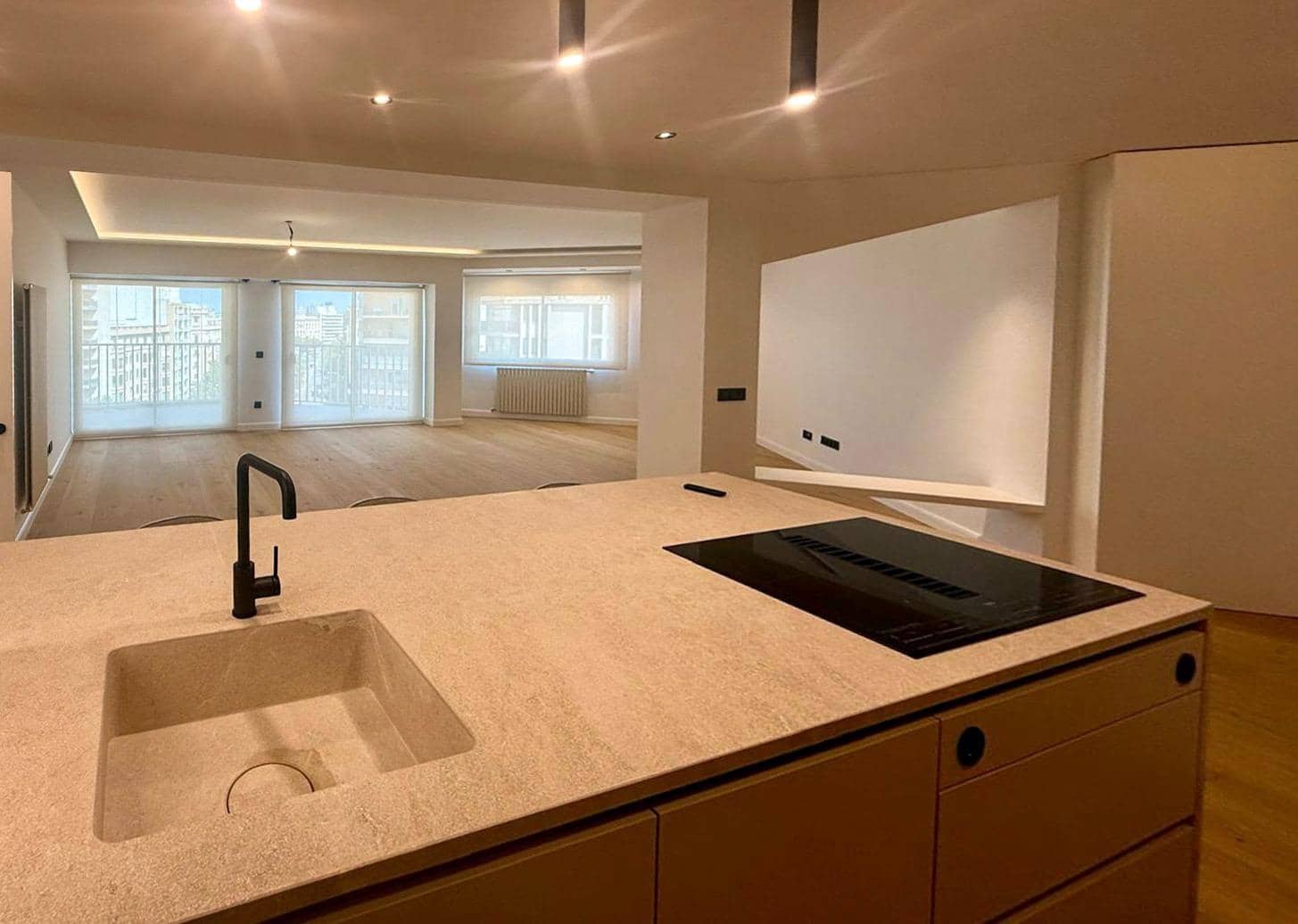 3 bedroom Flat for sale in Palma de Mallorca with garage - € 1,150,000 (Ref: 10013401)