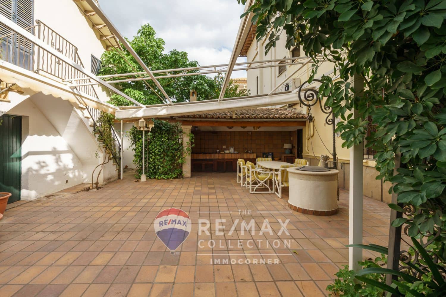 11 soverom Villa til salgs i Cala Mayor med garasje - € 3 500 000 (Ref: 8458609)