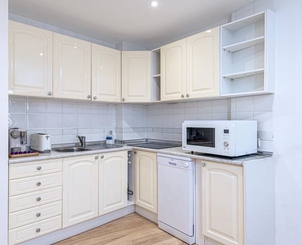 Piso de 2 habitaciones en Peguera / Paguera, Calvià en alquiler con piscina - 1.800 € (Ref: 8458629)