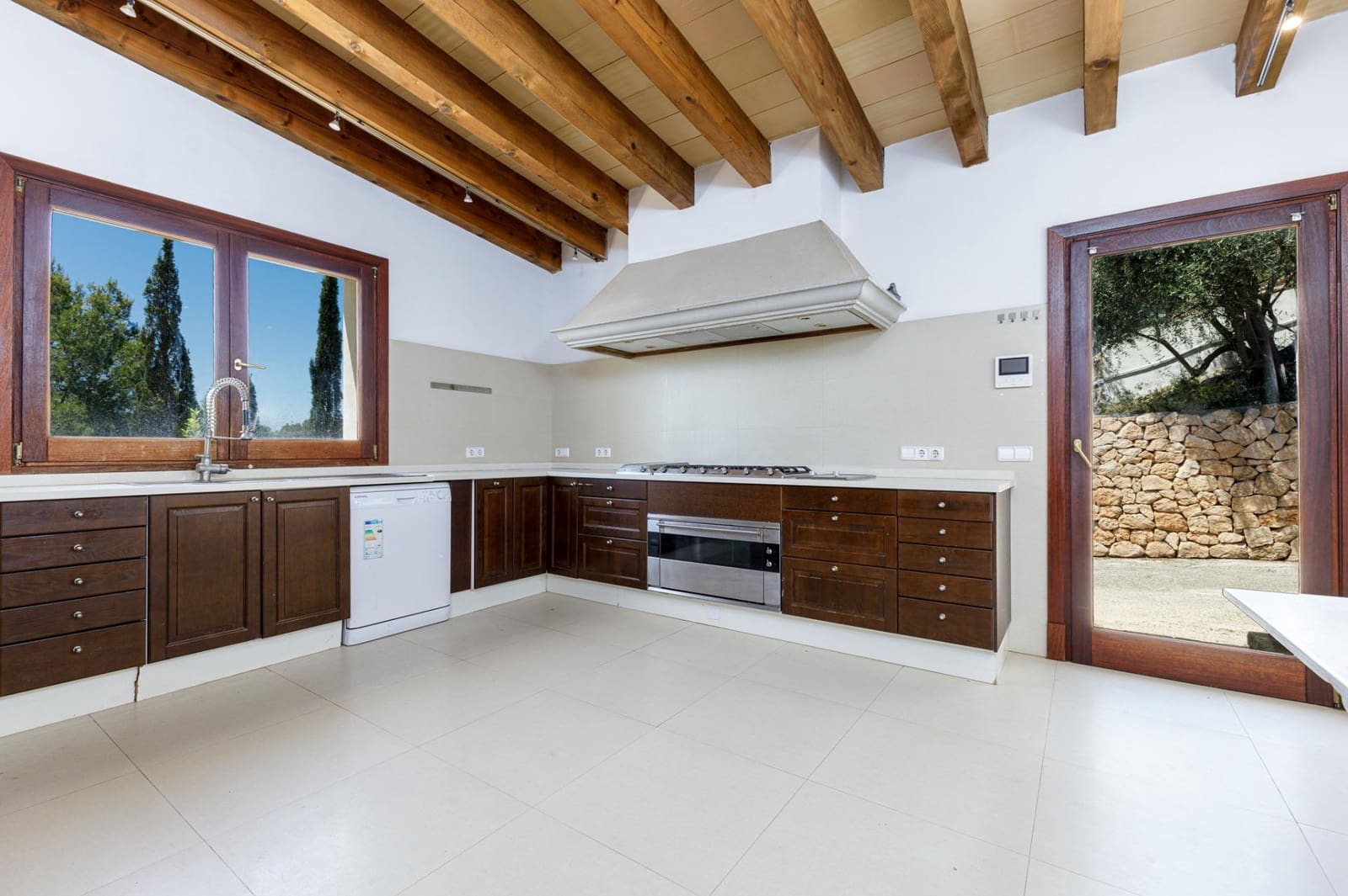 6 bedroom Villa for rent in Esporles with pool garage - € 15,000 (Ref: 8458635)