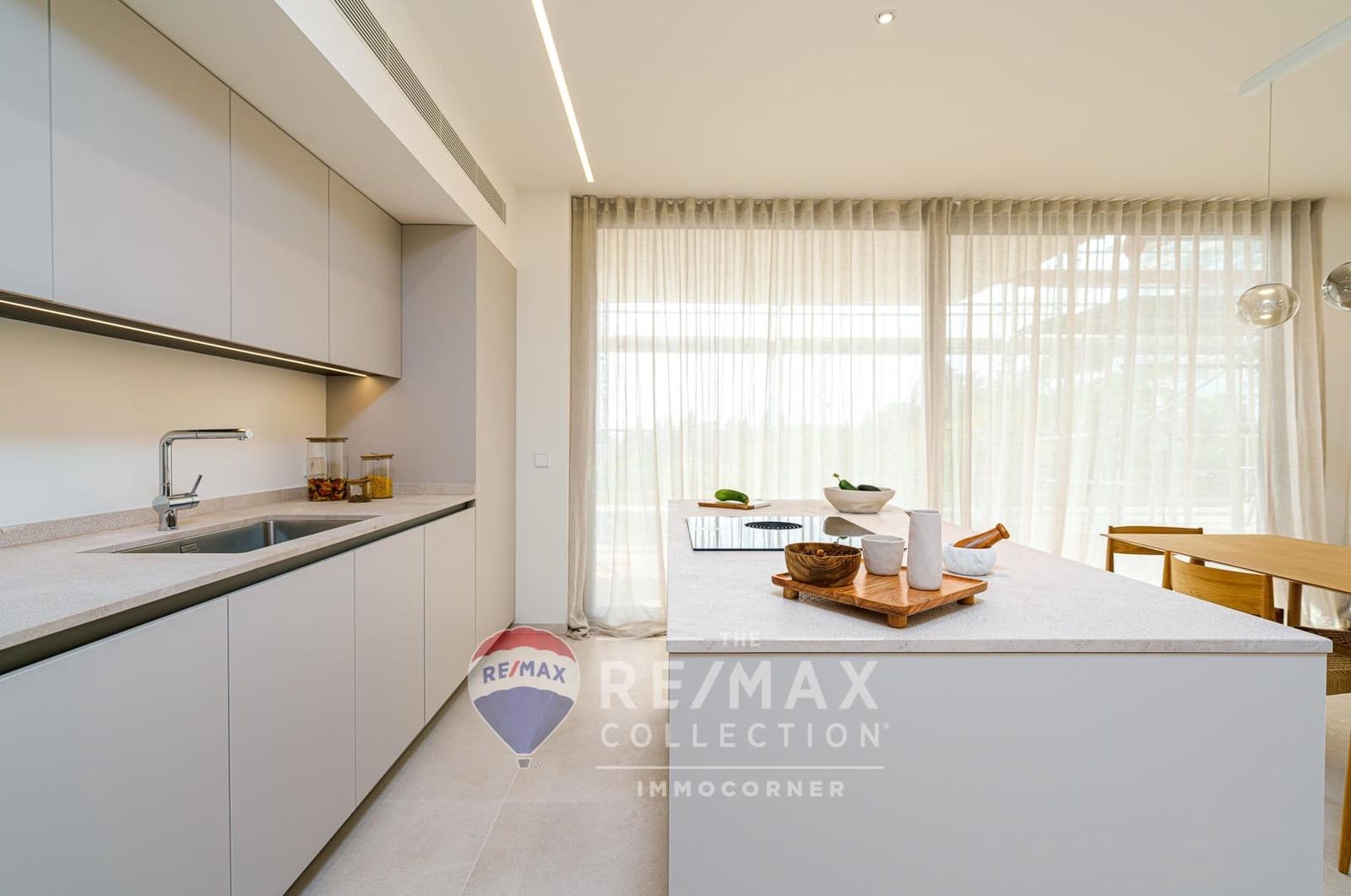 2 soveværelse Lejlighed til salg i Cala Mayor med swimmingpool garage - € 745.000 (Ref: 8458640)