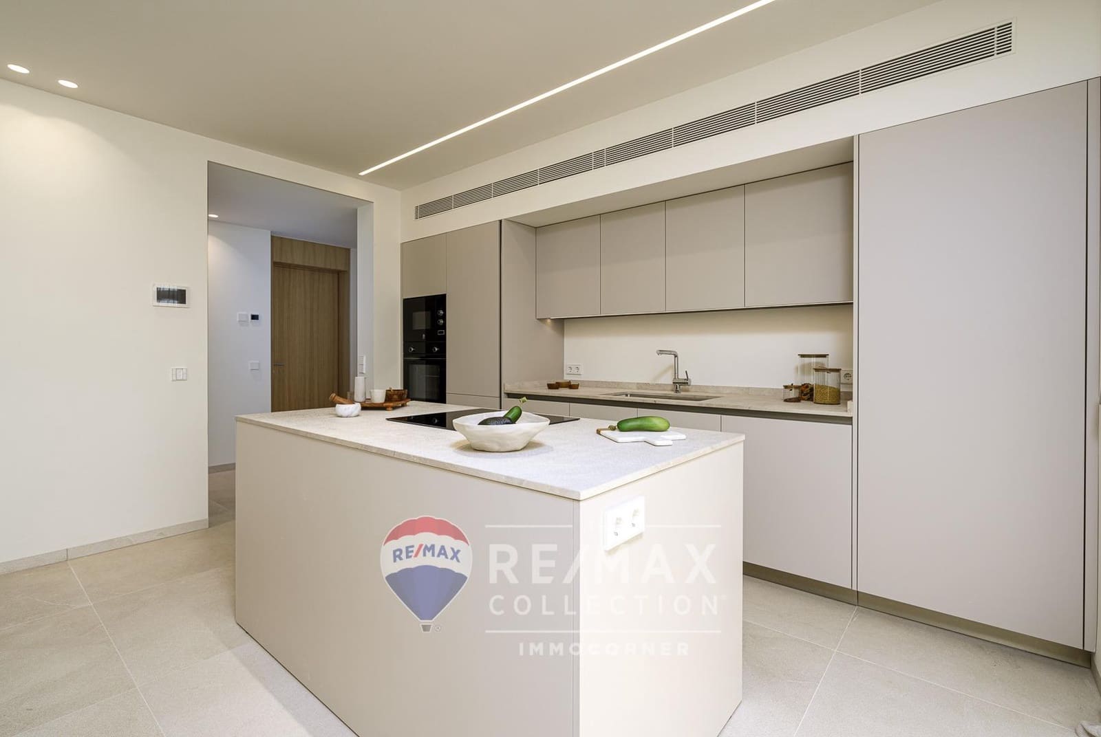 2 soveværelse Lejlighed til salg i Cala Mayor med swimmingpool garage - € 745.000 (Ref: 8458640)