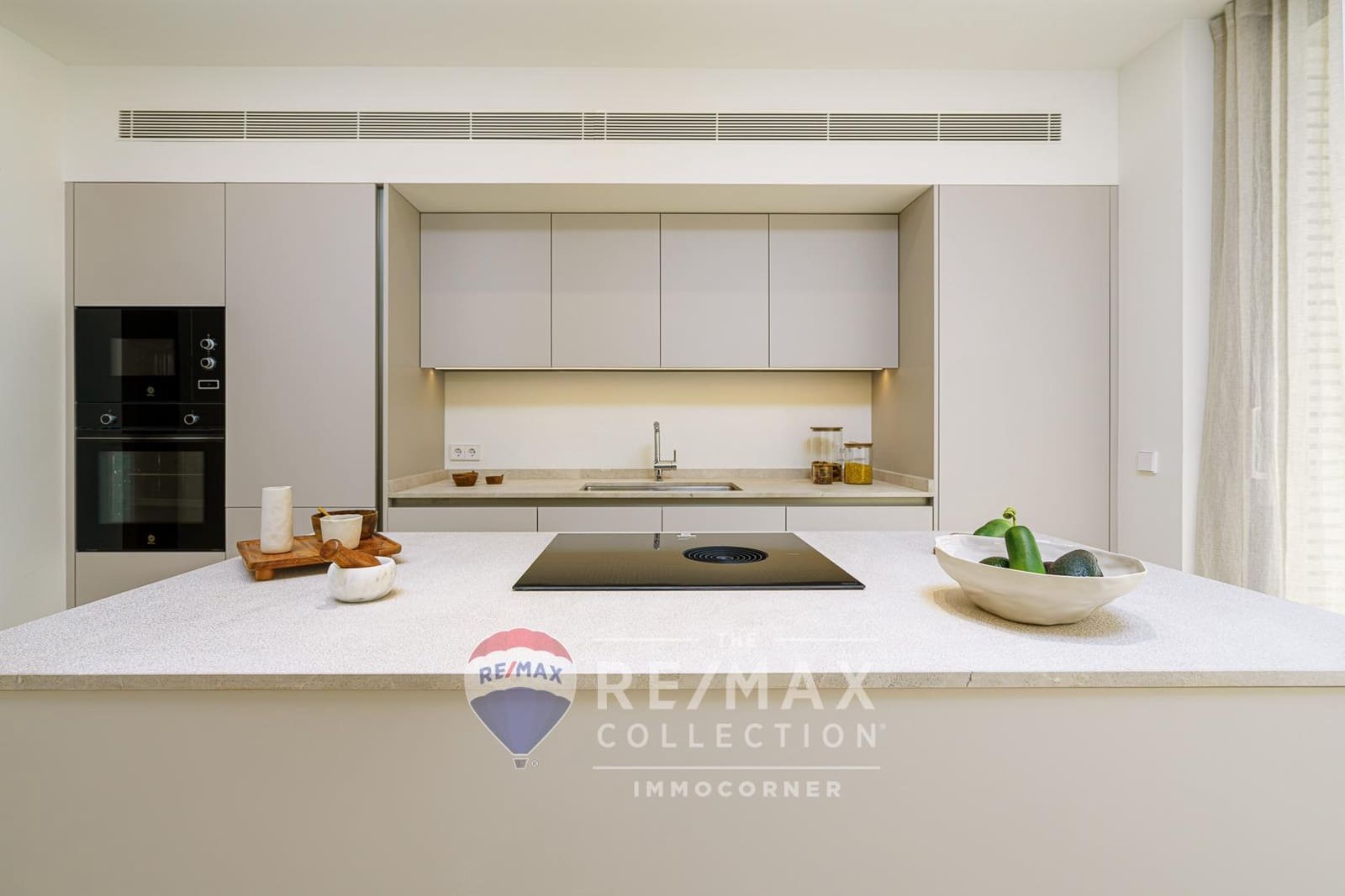 2 soveværelse Lejlighed til salg i Cala Mayor med swimmingpool garage - € 745.000 (Ref: 8458640)