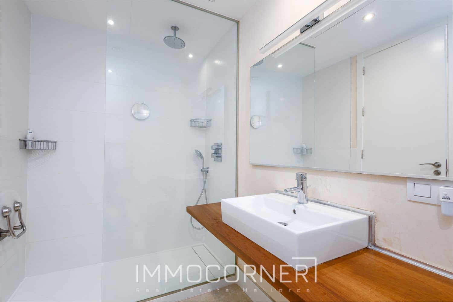 2 bedroom Penthouse for rent in Bendinat with pool garage - € 6,000 (Ref: 8458649)